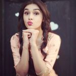 Eisha Singh Instagram - CAUTION: Don’t let a pretty bow fool you😂🎀 —— Thank you for these cute hand crafted hair accessories @bow_bucket ❤️