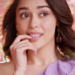 Eisha Singh Instagram - Ash is someone who looks like they can kill ☠️ you, but is actually a cinnamon roll ☺️ #MiddleClassLove in cinemas, on 16th September 2022. @ratnabsinha @anubhavsinhaa @pritkamani @kavyathapar20 #ManojPahwa @realhimesh @dhrubdubey @sagarrshirgaonkar @benarasmediaworks @zeestudiosofficial @zeemusiccompany