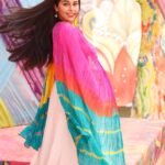 Eisha Singh Instagram - रंगो की फुहार… 💛 . . . #SirfTum #Suhaani #holi @colorstv