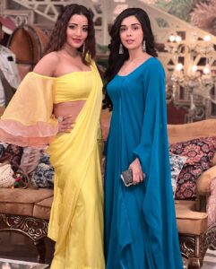Eisha Singh Instagram - “ Bela Aur Yamini “ … BEQABOO HO JAIYE 😍😍…Watch Us Tonight at 9pm only on @colorstv @vootselect @officialjiocinema 

📸: @deepakpathak663 

#goodmorning from #us #happy #saturday #weekend #newshow #beqaboo 

@balajitelefilmslimited @ektarkapoor