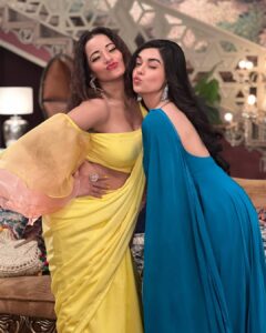 Eisha Singh Instagram - “ Bela Aur Yamini “ … BEQABOO HO JAIYE 😍😍…Watch Us Tonight at 9pm only on @colorstv @vootselect @officialjiocinema 

📸: @deepakpathak663 

#goodmorning from #us #happy #saturday #weekend #newshow #beqaboo 

@balajitelefilmslimited @ektarkapoor