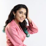 Eisha Singh Instagram - You've got me under your spell 💕👀 . . . Shot by : @vaspaan_shroff … Wearing : @crearebygauri_ Jewellery : @the_jewel_factor Heels : @zara Styled by : @sakshi312 Assisted by : @kinjal_maru04 @sanjamkaur92 … Makeup: @palak_makeupandhair Hair: @facestories_by_harmankaur