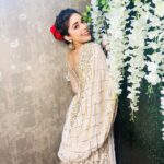 Eisha Singh Instagram - Scintillatingly resplendent among ‘floral beauties’!!! ✨