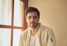 Emraan Hashmi Instagram - Waiting for Santa like a boss 😬🧑‍🎄#Merrychristmaseve guys ❤️ Pic courtesy : @sheldon.santos