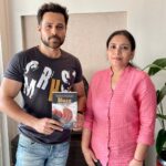 Emraan Hashmi Instagram - Met this amazing couple who have penned an exceptionally emotional and thought provoking story about their sons fight with cancer . The book is called Blaze : A Sons trial by Fire . It’s one of those books that’s “unputdownable” @sushil.poddar.509