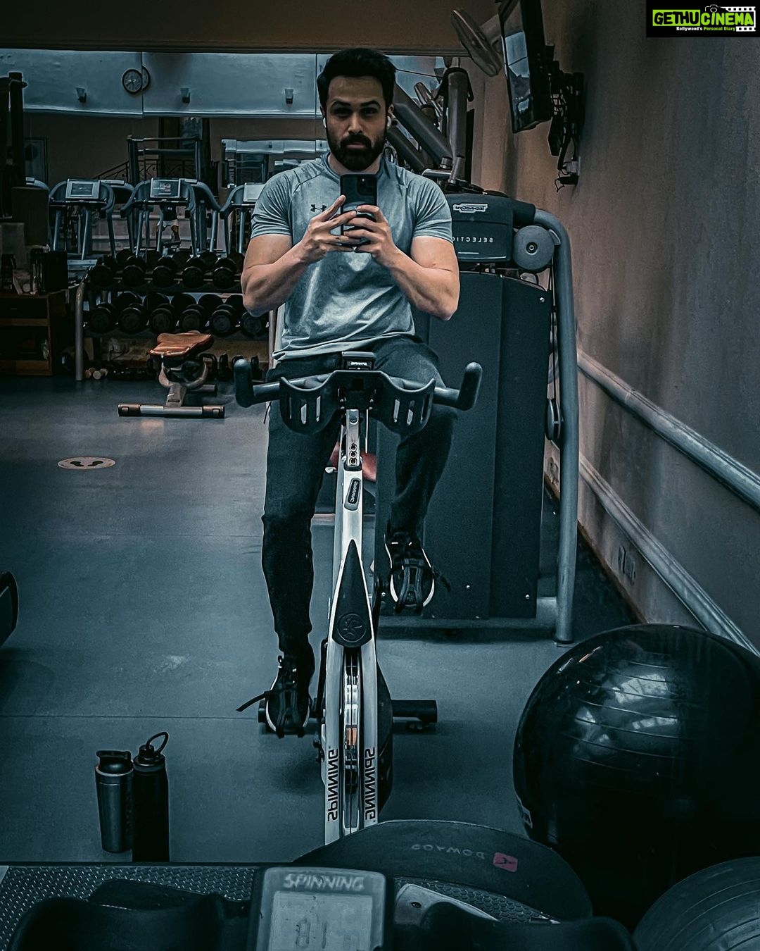 Emraan Hashmi Instagram - Spinning around !!! 🚲