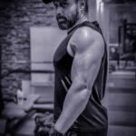 Emraan Hashmi Instagram - I swear.. I ain’t flexing 😑