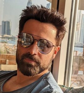 Emraan Hashmi Instagram - Dubai !! 🐫 ☀ 🌊😁