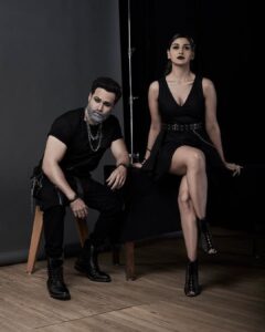 Emraan Hashmi Instagram - This Halloween, we are creepin' it real😈👻
Watch #DybbukOnPrime, Oct 29. @primevideoin

@nikifying @manavkaul @jayrkrishnan #BhushanKumar #KrishanKumar @kumarmangatpathak @abhishekpathakk @tseriesfilms @panorama_studios @tseries.official