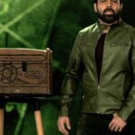 Emraan Hashmi Instagram - There are boxes and then there's Dybbuk. We dare you to open this box in 2 days😈 Watch #DybbukOnPrime, Oct 29. @primevideoin @nikifying @manavkaul @jayrkrishnan #BhushanKumar #KrishanKumar @kumarmangatpathak @abhishekpathakk @tseriesfilms @panorama_studios @tseries.official