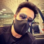 Emraan Hashmi Instagram – Catching a red eye flight to 🇹🇷 !! ✈️