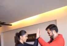 Emraan Hashmi Instagram - Jab ho Khiladi aur Kudiyee with good vibes ka sath ✨✨ Toh Muh se seetiyaan aur haanth se taaliyaan apne aap bajati hai 🕺🏻💃🏼 Grooving to #MainKhiladi with @mrunalthakur 💫