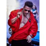Emraan Hashmi Instagram - Humare Next track ka vibe hi alag hai 😎🤘🏽 #KudiyeeNiTeri teaser out tomorrow! #Selfiee in cinemas, on 24th Feb. @akshaykumar @mrunalthakur @nushrrattbharuccha @dianapenty @karanjohar @apoorva1972 @therealprithvi @supriyamenonprithviraj @iamlistinstephen @raj_a_mehta @rishiwrites @dharmamovies @starstudios #CapeOfGoodFilms @prithvirajproductions @magicframes2011 @vbfilmwala @prophecproductions @zarakhan @tanishk_bagchi @khan_ahmedasas @i_am_princegupta @ericpillai @anshul300 @azeemdayani @playdmfofficial