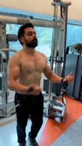 Emraan Hashmi Instagram - 😎🏋️‍♀️