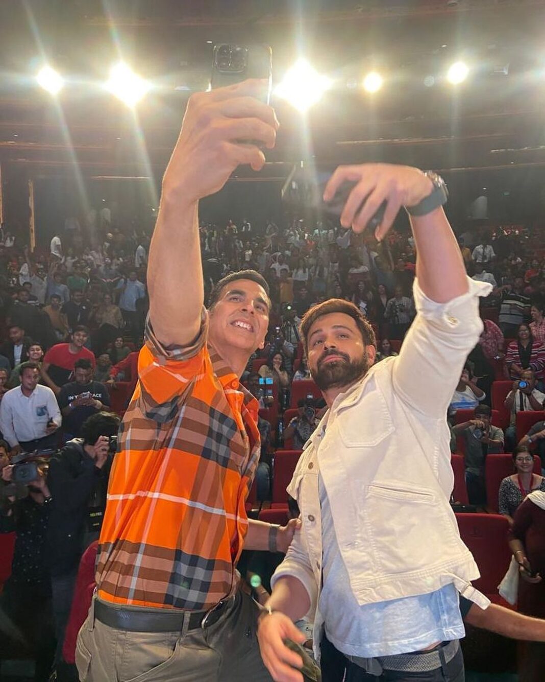 Emraan Hashmi Instagram - Thank you NMIMS ❤️!! @akshaykumar