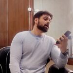 Emraan Hashmi Instagram – Siri toh nahi samjhi, par aap samajh gaye na? 
#SelfieeTrailer aa raha hai, 22nd Jan ko!