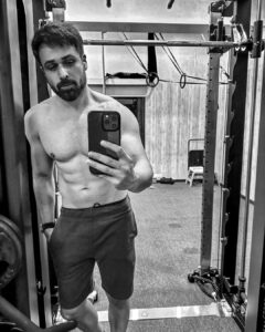 Emraan Hashmi Instagram - Train early and start your day strong 💪🏻!! #5amworkout