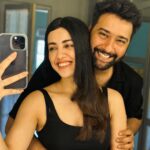 Esha Kansara Instagram - Pyaar ProMax 1TB SpaceGrey 🤣 @musicwaala