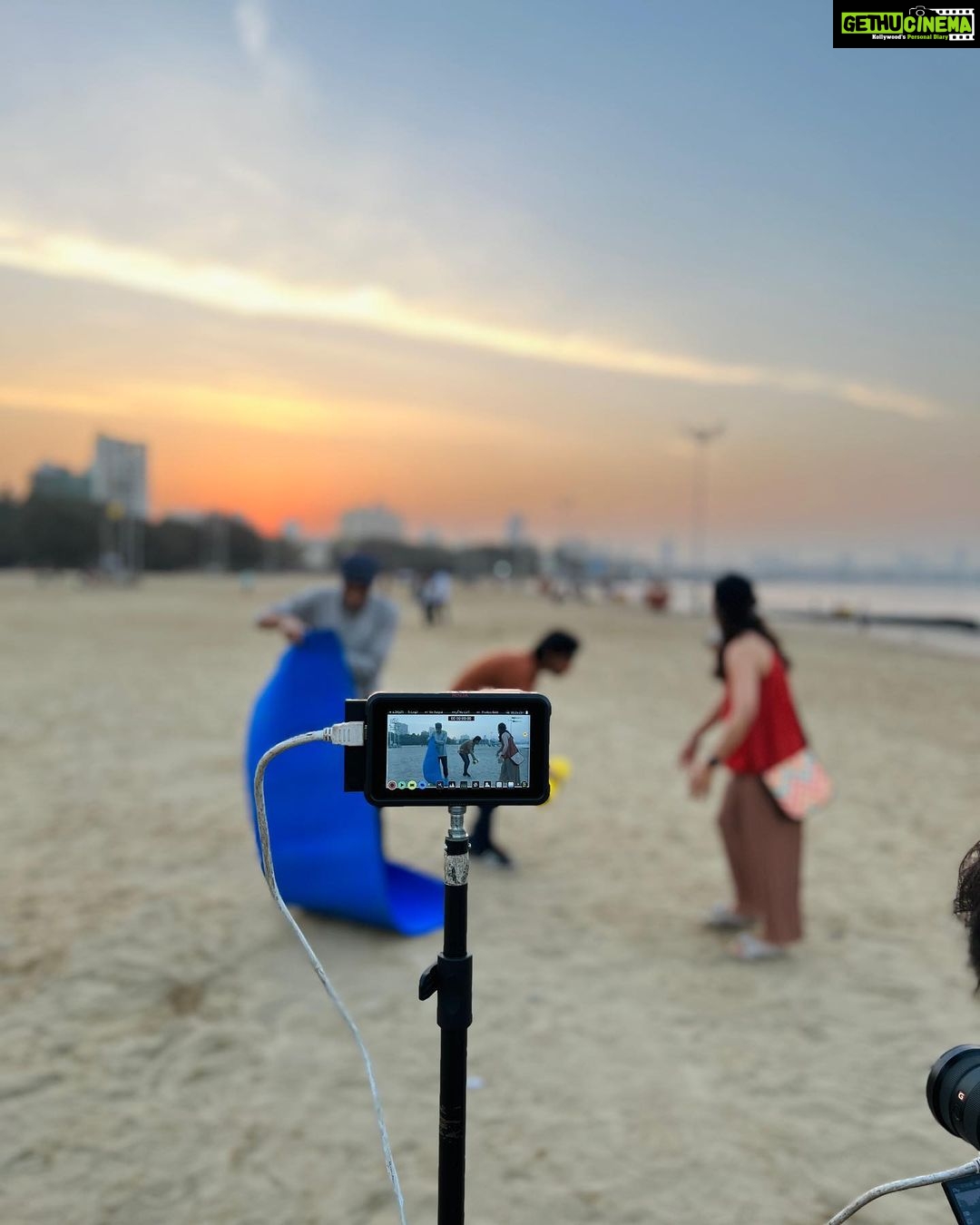 Esha Kansara Instagram - Many moods of Kaveri Chandra! A beautiful short film coming not so soon, coz good things take time!😋🥳 Girgaum Chowpatty