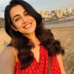 Esha Kansara Instagram - Many moods of Kaveri Chandra! A beautiful short film coming not so soon, coz good things take time!😋🥳 Girgaum Chowpatty