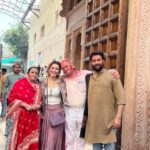 Esha Kansara Instagram - લાગણી છૂટે ના…❤️❤️❤️ Shreenath Ji Temple Nathdwara