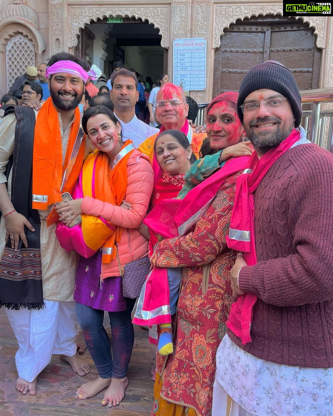 Esha Kansara Instagram - परिवार ❤️ Nathdwara - the City of Shreenathji