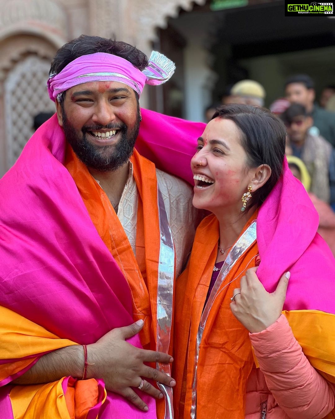 Esha Kansara Instagram - परिवार ❤️ Nathdwara - the City of Shreenathji