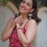 Esha Kansara Instagram - Missed a flight but my grid is complete 🥳💃😆 📸- @iam_rajinamdar 👗- @styleitwithniki in @whysobluelove