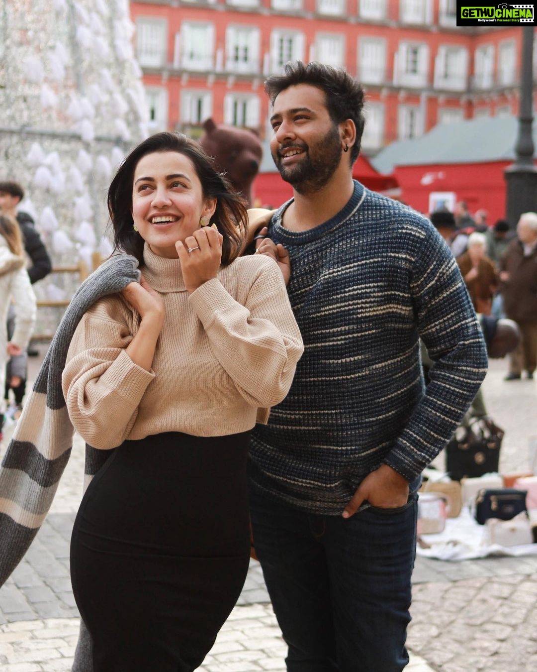 Esha Kansara Instagram - Love from the streets of Spain! 🤓❤️ @musicwaala . P.S. We’re back but photos to aati rahegi 😋