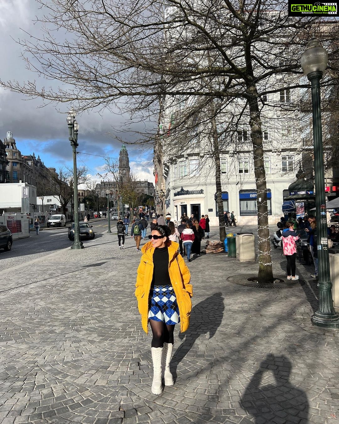 Esha Kansara Instagram - To? Kaisa raha aapka Sunday? ☃️ Also according to my Instagram feed post, I’m still in Porto, mentally too ☃️🥳😍❤️ Guess who clicked the pictures? 🧐 Porto Centro
