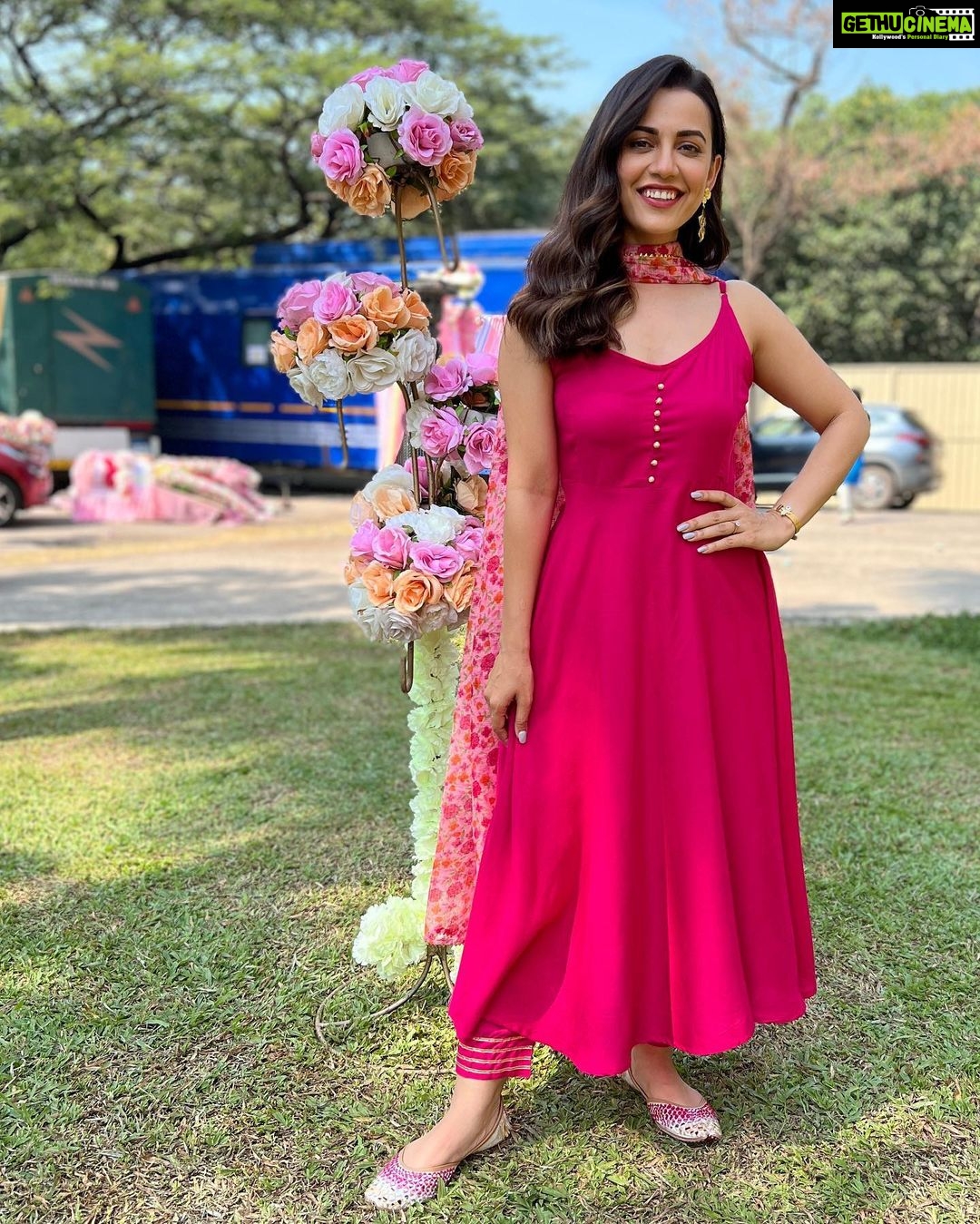 Esha Kansara Instagram - The one from the wedding I attended before my wedding! Pictures abhi baaki hai mere dost! 😋Tab tak inhe nihaarlo 🐣 Wearing @nykaafashion Kurta Set: Indi Inside Earrings: Pipa Bella Footwear: Gajra Gang The ultimate destination for all things fashion, download the #NykaaFashion App \ @mynykaa #NykaaFam
