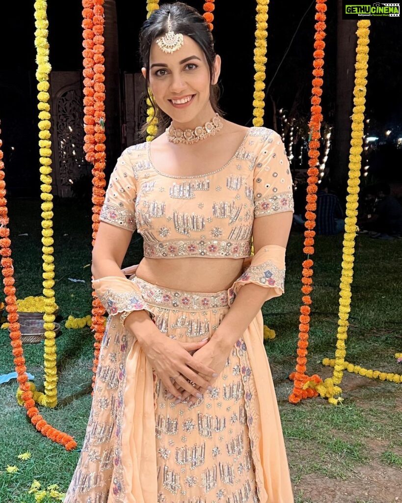 Esha Kansara Instagram - The one where I got almost engaged, ON SCREEN obviously!!🤭😋😂 But just can’t get over this lewk 🤩 Wearing @nykaafashion Lehenga: Panchhi Jewellery: Yellow Chimes Ring: Curio Cottage The ultimate destination for all things fashion, download the #NykaaFashion App \ @mynykaa #NykaaFam