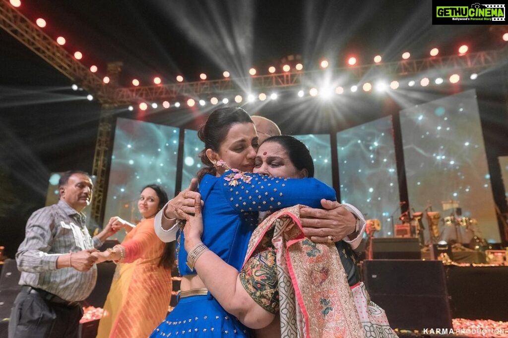 Esha Kansara Instagram - A whirlwind of emotions as the people who were closest to us, danced with us & for us😍❤️🥳💙💙💙#sidkiesha Oh, and yes, I wore pink sneakers for my sangeet 😋🥳 #comfort>style Photography @karmaproduction_india Choreography @beatpethumka @neelimasharma99 Sangeet by @bhumikshahlive Hosted by @ojasrawal Tech powered by @ledsolutions_ahmedabad @vivekghodadesigns Outfit @papadontpreachbyshubhika Hair @_hair.by.freya_ Make up @theglitterboxbyshreyapatel Event managed by @anc_events