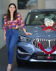 Esha Kansara Instagram - Story of my FIRST Car ☺️
Zindagi mein goals ek baar mein poore ho jaye to maza nahi aata, thoda struggle to banta hai! 🤣🤓🥳 aur phir?? Mehnat ka phal meetha hi aata hai! 😄🥰 
Thanks to my family & friends who believed in me and motivated me to take risks (EMI) when I felt I just could not do it, but hey, isn’t that fun??🤪😋 (Gotta work more now)😂
Ps - Who all agree that I’m the best lady driver around them?!🤪 #ifykyk 
.
Big big thanks to the team at the BMW Gallops Autohas, Ahmedabad for the smoothest drive, a quick purchase and for the lovely hospitality ❤️
Pc @meetmodi.me