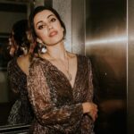 Esha Kansara Instagram - Take that light when it’s on you!💃 . . For times food awards!✌️ @styleitwithniki I love you ❤️ Last minute photography @devthakkarz 💪 Last minute HMU by yours truly 🙋🏻‍♀️💁‍♀️ #timesfoodawards2023 #eshakansara