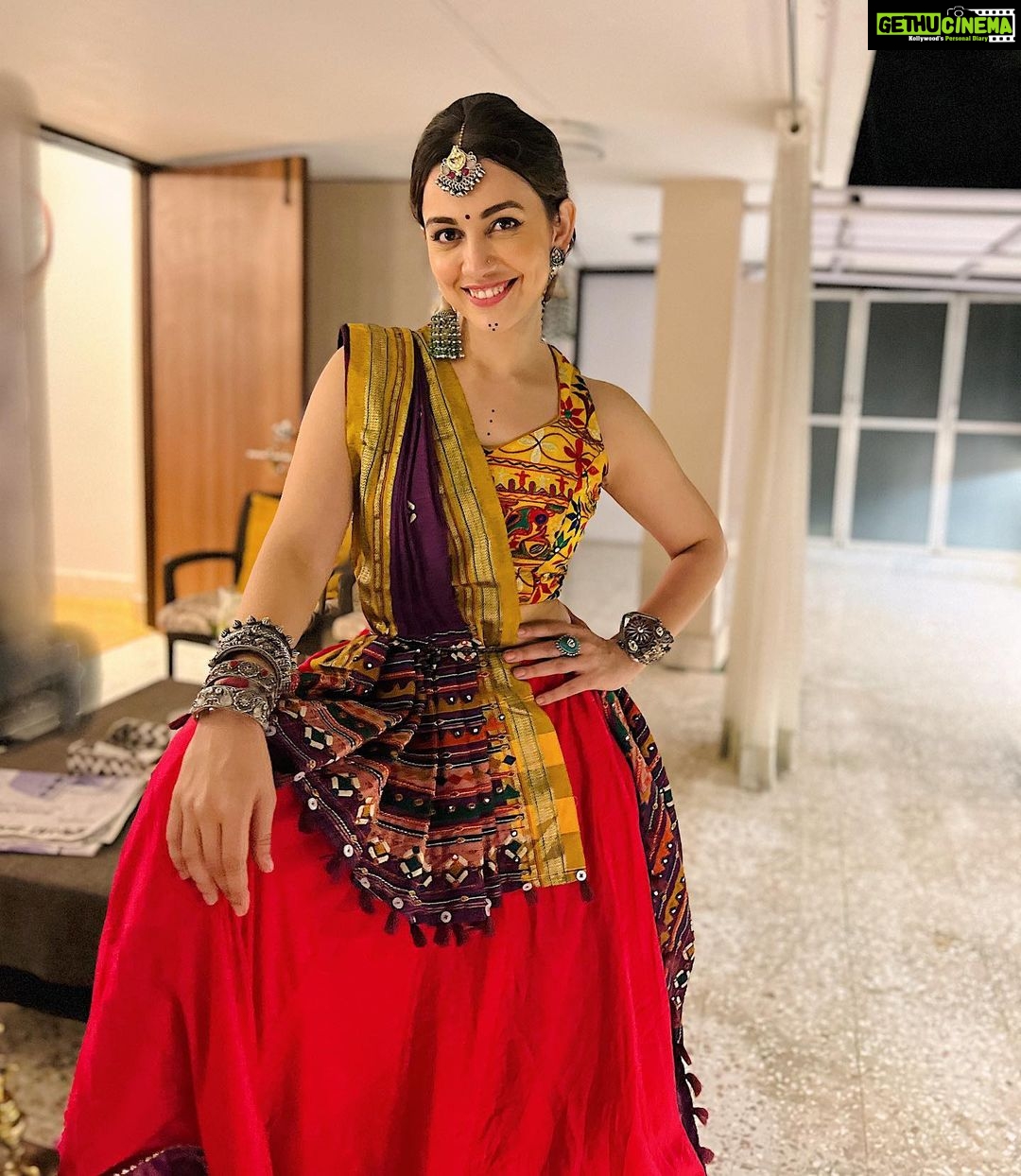 Esha Kansara Instagram - 1st Garbo of the season with @rangilore @parthivgohil9 & @manasi_parekh ❤️❤️❤️ . Styled by @styleitwithniki Assisted by @pushti_patel Outfit @label.jagruti Jewellery @ambicabangles Mumbai, Maharashtra