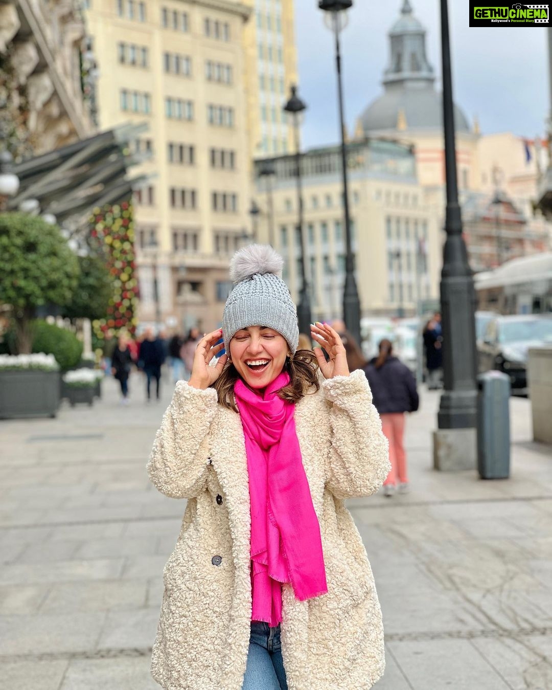 Esha Kansara Instagram - M A D R I D , you’re the kind of cold I like 🤪😍🥰🌸❄️🌨️☃️🍧 Sol, Centro Madrid