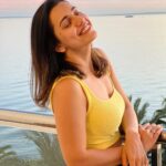 Esha Kansara Instagram - Ibiza mein party to nahi hui, but view ne maza kara diya! 😁💛🤩🥰 . 📸- @musicwaala 🤍 Eivissa / Ibiza, Islas Baleares