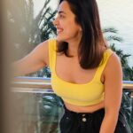 Esha Kansara Instagram - Ibiza mein party to nahi hui, but view ne maza kara diya! 😁💛🤩🥰 . 📸- @musicwaala 🤍 Eivissa / Ibiza, Islas Baleares