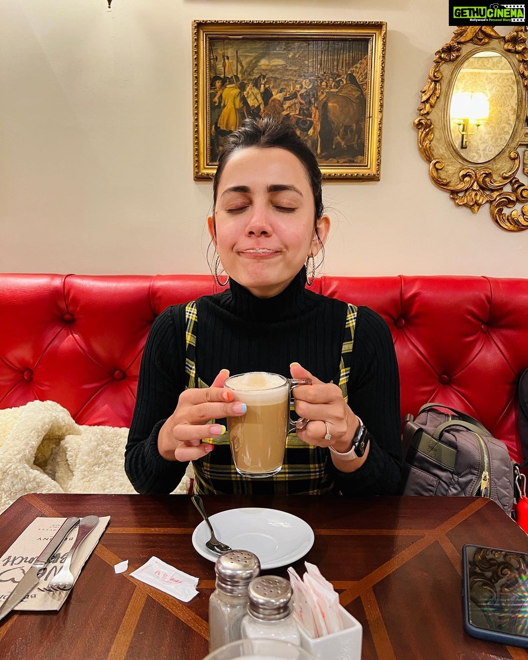 Esha Kansara Instagram - Goodbye Barcelona! 🥳