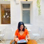Esha Kansara Instagram - HONEYMOONY on the streets of Barcelona🥳❤️😃😍🥰🌸