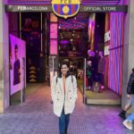 Esha Kansara Instagram - HONEYMOONY on the streets of Barcelona🥳❤️😃😍🥰🌸