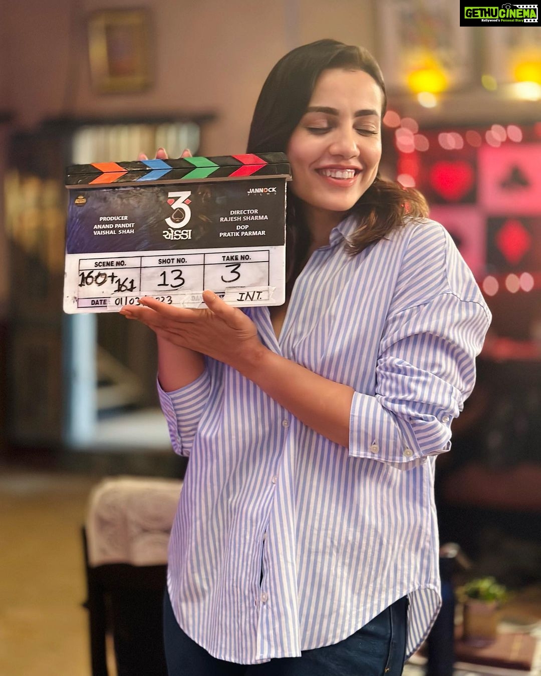 Esha Kansara Instagram - 7:55am Good morning/night as I wrap up my first day as Jhanvi! 🥰✌️😎 #3ekka #gujaratifilm #thisjanmashtami Ps: This is not my look in the film 😝 Ahmedabad, India
