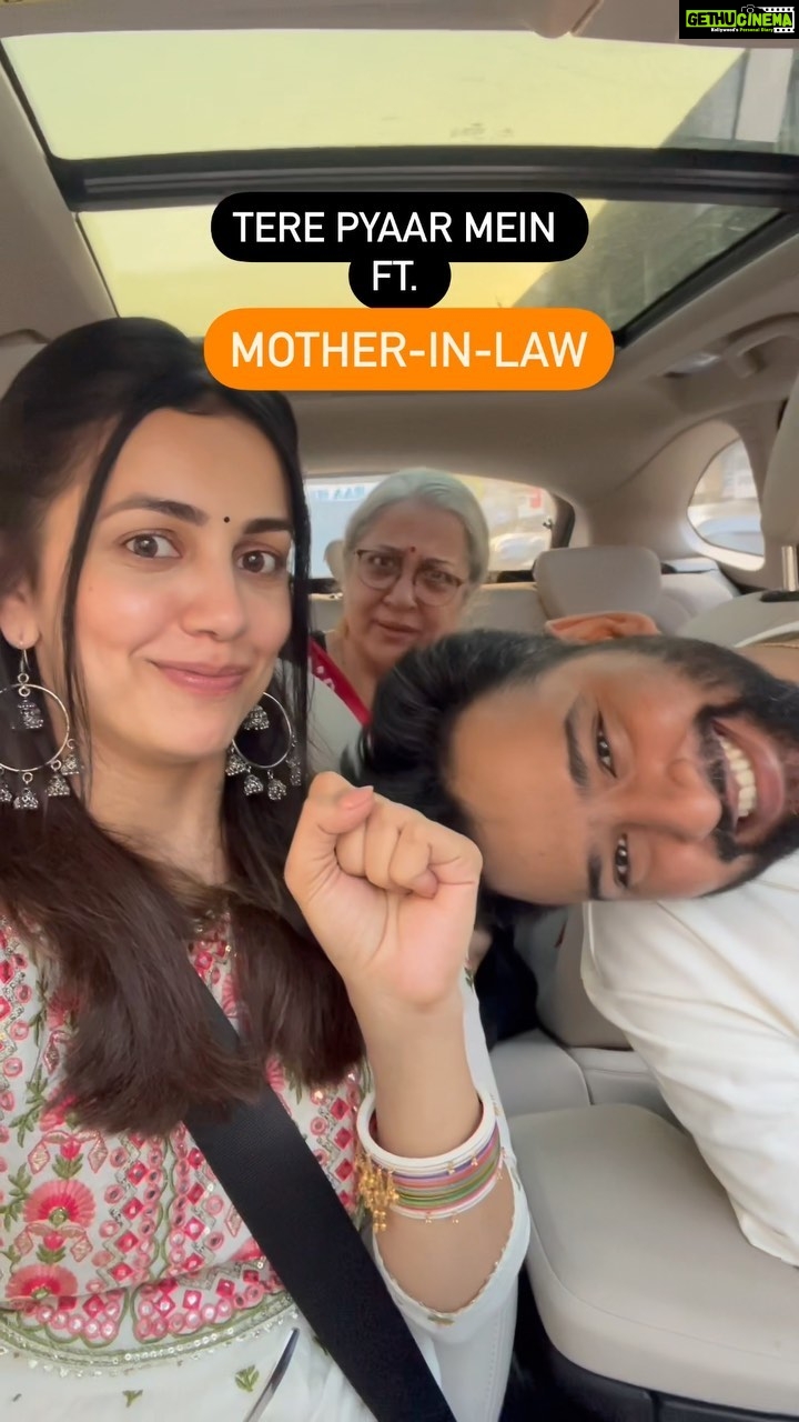 Esha Kansara - 277.2K Likes - Kya aapki Sasumom itni cool hai?