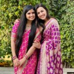 Esha Kansara Instagram - We’re the grown ups now! 😎🥳😋❤️🥰 @arpanakansara @vanashree_kansara