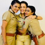 Esha Kansara Instagram - 50 crore wali photo! 🤪 . And for one last time! (For now? 😋) Misri Pandey is back! With these superwomen! #mahilapolicethana #sabtv #maddamsir Bhajanlal Studios