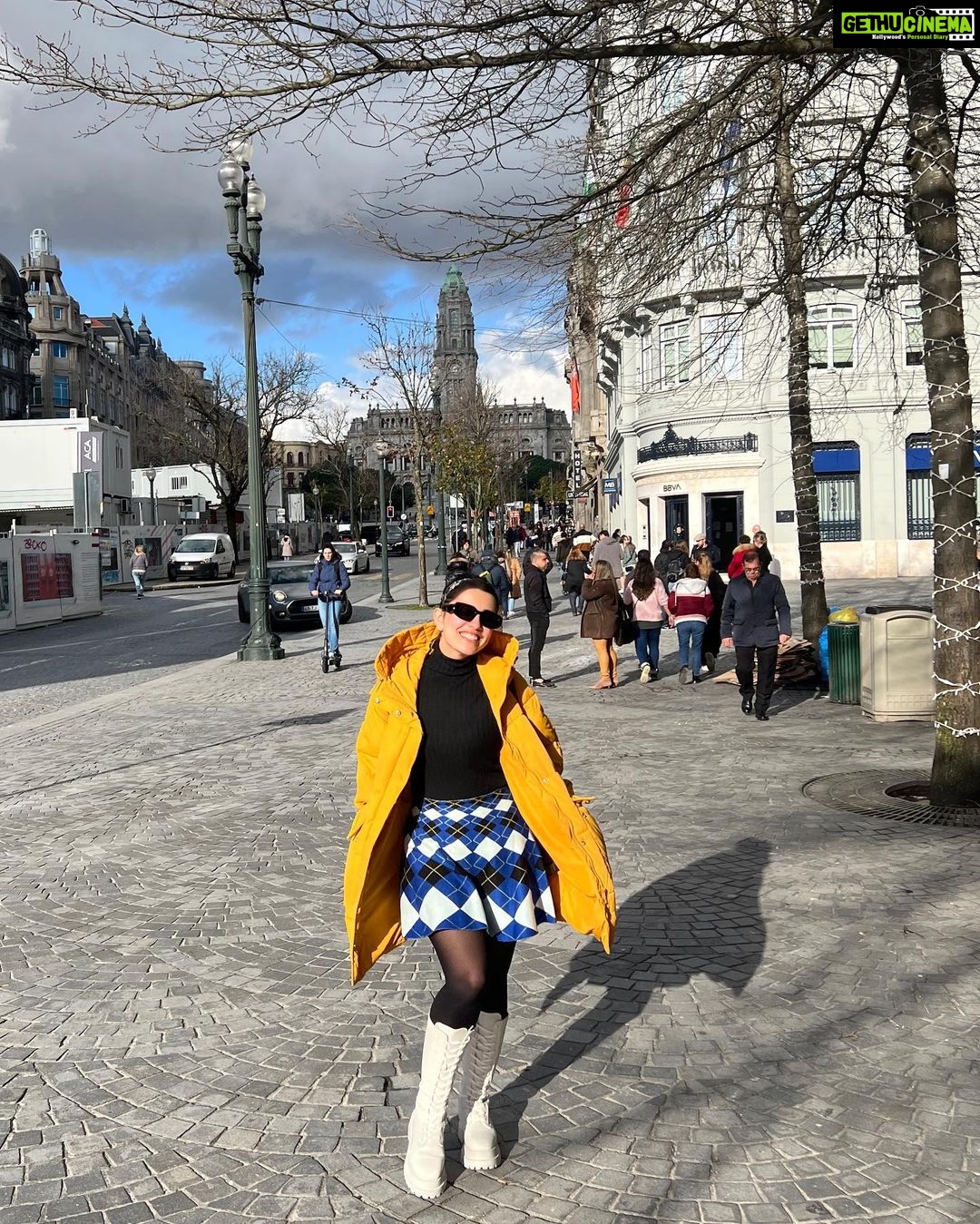 Esha Kansara Instagram - To? Kaisa raha aapka Sunday? ☃️ Also according to my Instagram feed post, I’m still in Porto, mentally too ☃️🥳😍❤️ Guess who clicked the pictures? 🧐 Porto Centro