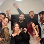 Esha Kansara Instagram - On the cover of the Andheri East-West friends group magazine! 😛🤣❤️🥳🥳 India mein milne ka time nahi hai par Portugal mein samuh honeymoon aur new year manana zaroori tha 😝😋☃️💃☺️🥰🥳❤️whattaaaa partyyyyy! Happy new year yearrrr! 😍🥰🥳 Porto, Portugal