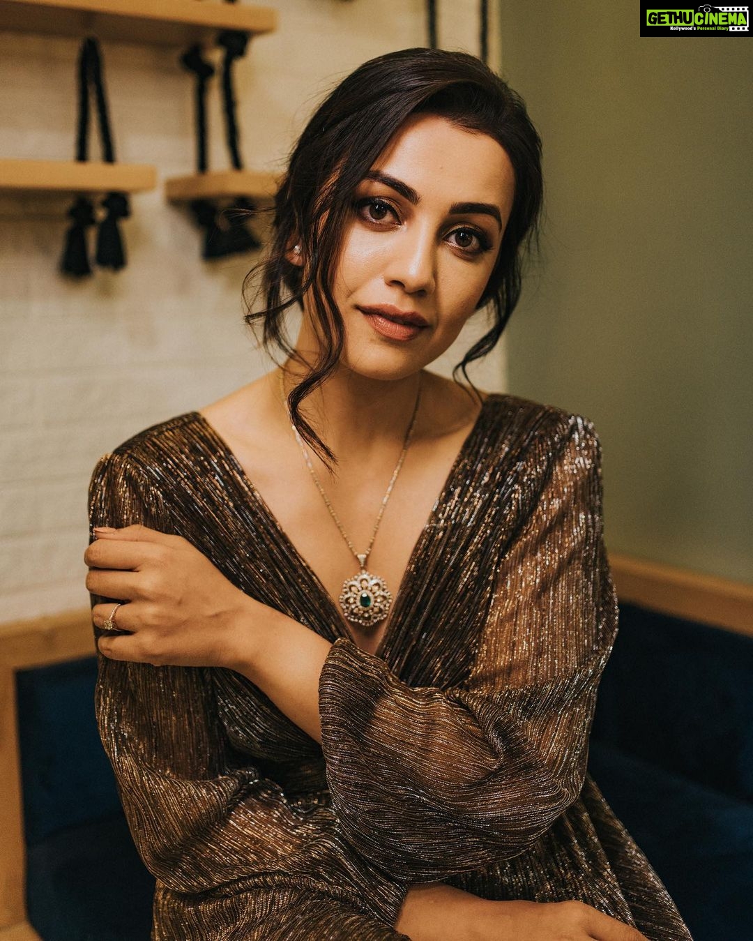 Esha Kansara Instagram - For times food awards!✌️ @styleitwithniki ❤️ Last minute photography @devthakkarz 💪 Last minute HMU by yours truly 🙋🏻♀️💁♀️ #timesfoodawards2023 #eshakansara