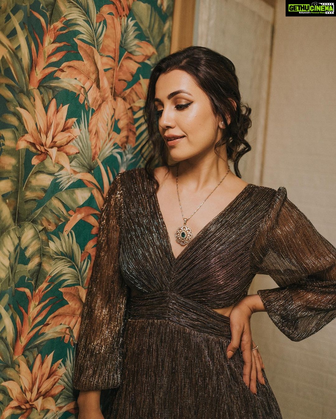 Esha Kansara Instagram - For times food awards!✌️ @styleitwithniki ❤️ Last minute photography @devthakkarz 💪 Last minute HMU by yours truly 🙋🏻♀️💁♀️ #timesfoodawards2023 #eshakansara